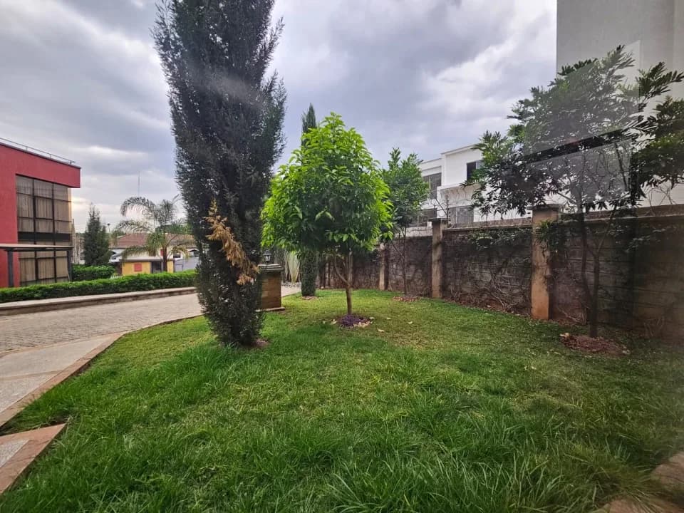 5 Bedroom Townhouse For Sale in Lavington