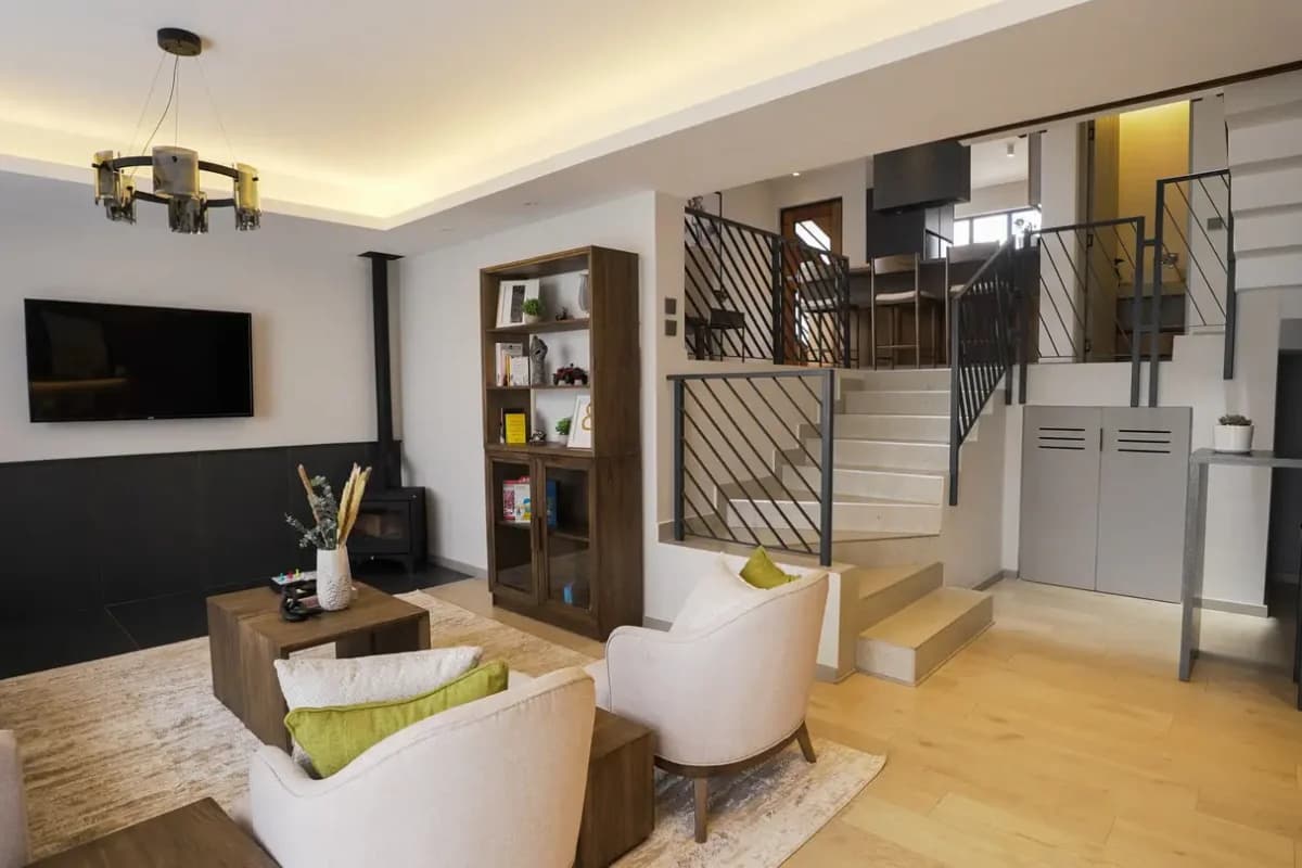 3 Bedroom Downhill