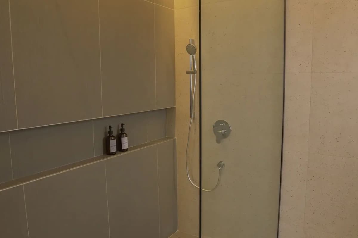 3 Bedroom Downhill 4