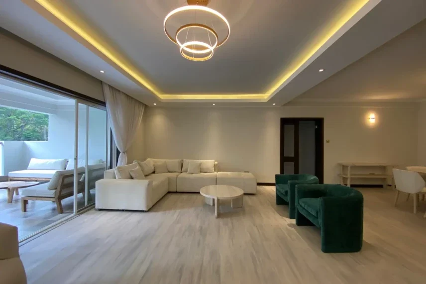 3 Bedroom Apartment For Sale in Riverside