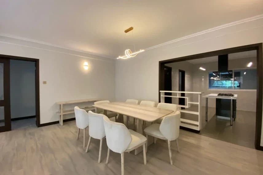 3 Bedroom Apartment For Sale in Riverside