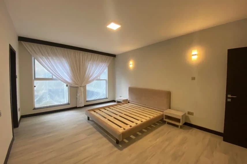 3 Bedroom Apartment For Sale in Riverside
