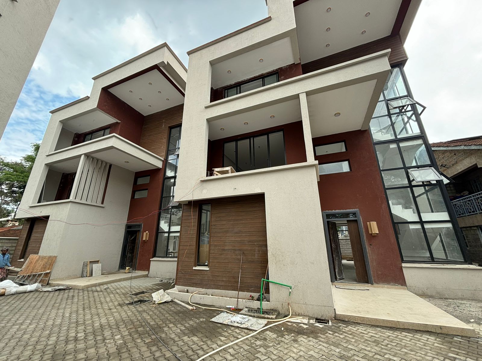 5 Bedroom Villa for Sale in Lavington — 1