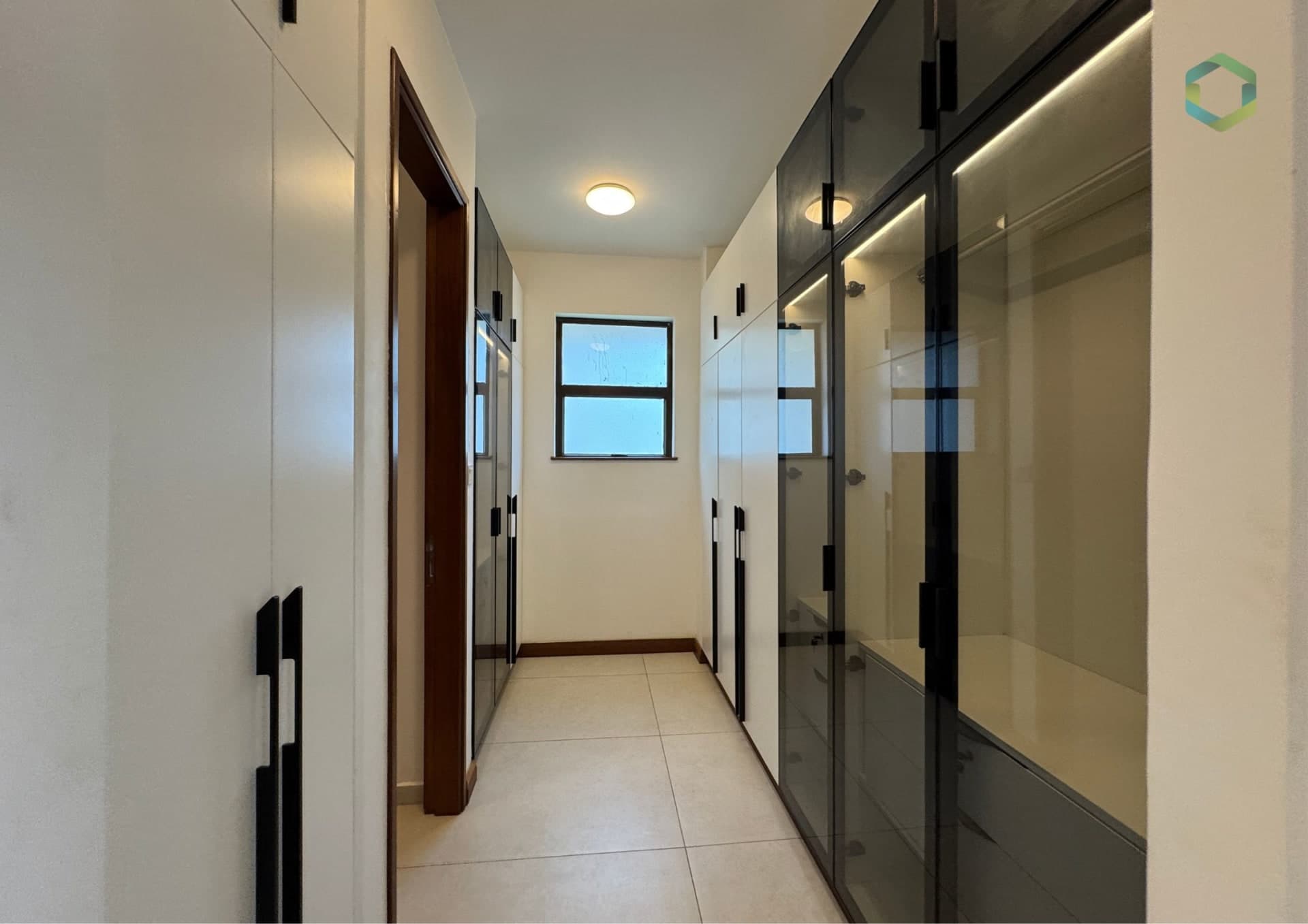 4 Bedroom Apartment For Sale in Nyali