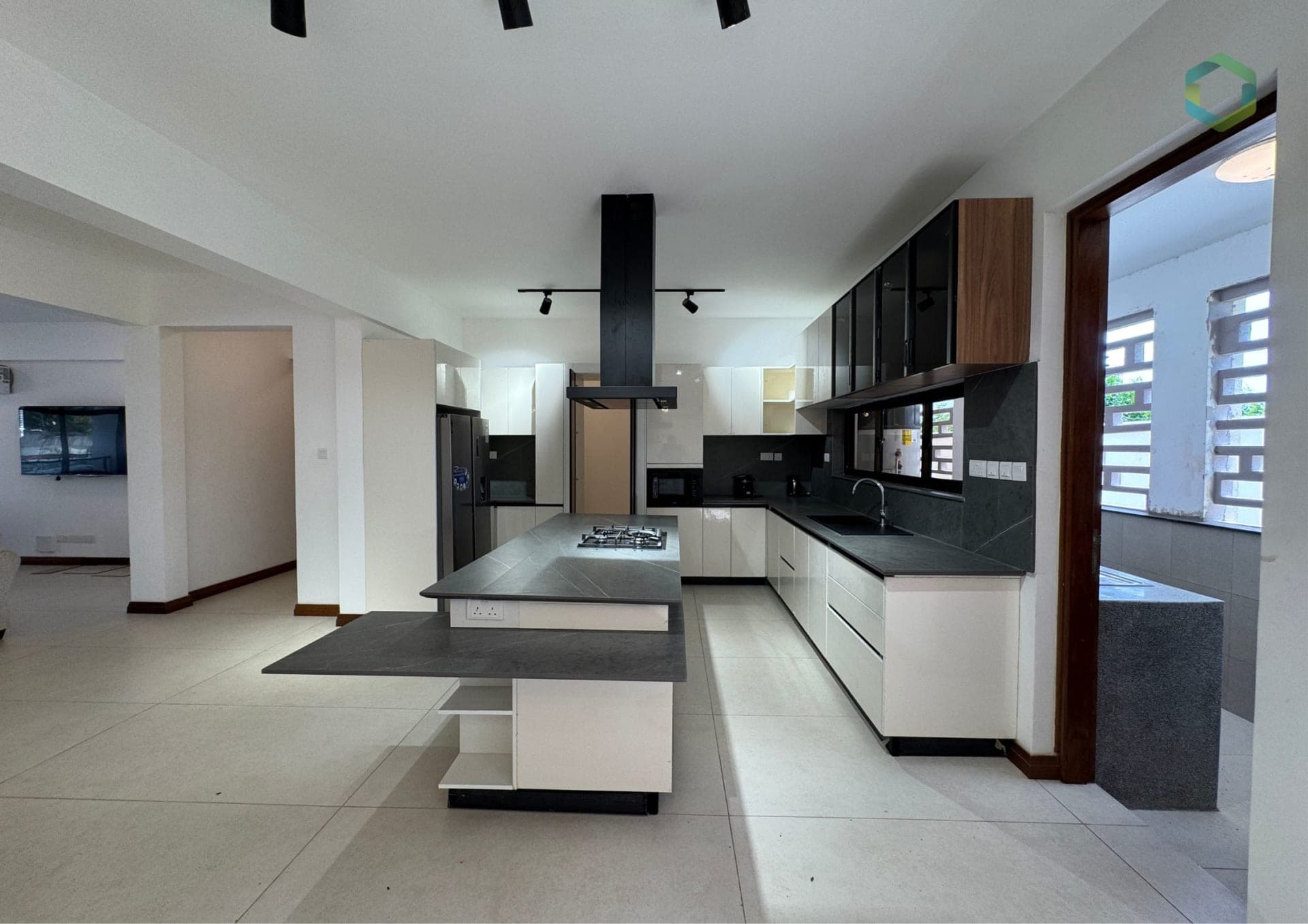 4 Bedroom Apartment For Sale in Nyali