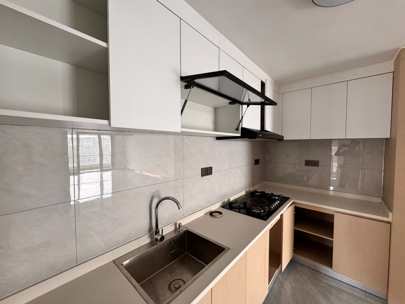3 Bedroom Apartment For Sale in Riverside