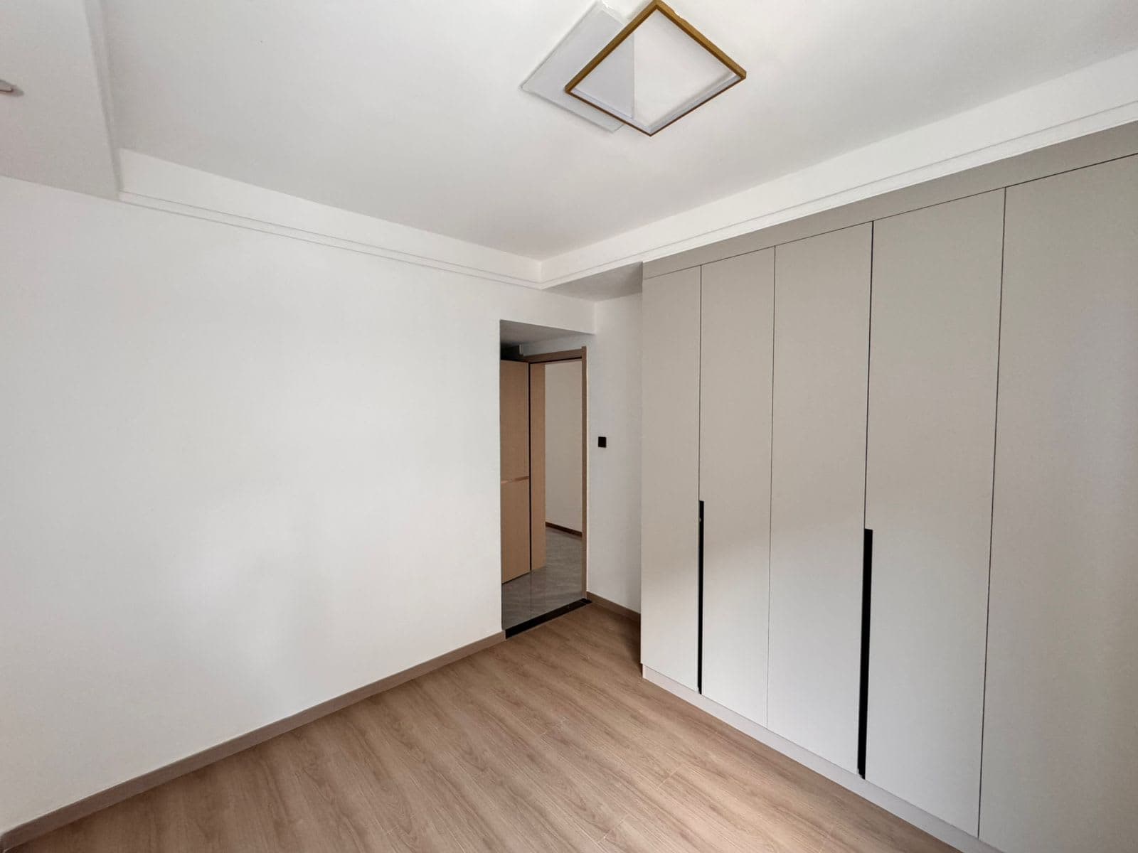 3 Bedroom Apartment For Sale in Riverside