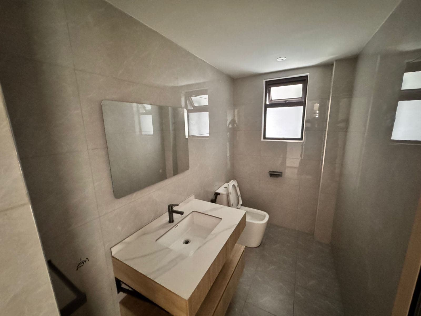 3 Bedroom Apartment For Sale in Riverside