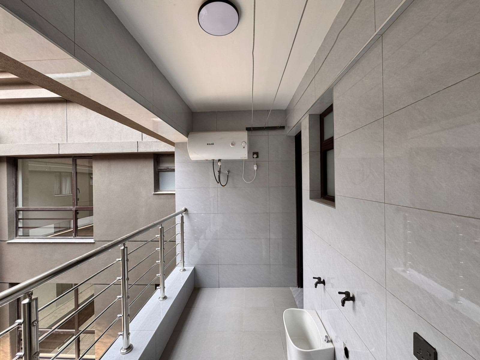 3 Bedroom Apartment For Sale in Riverside