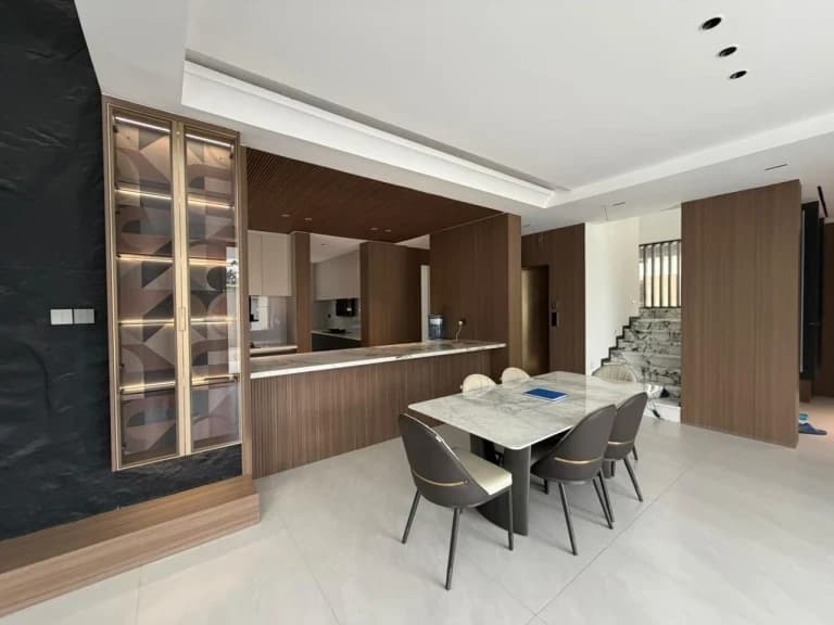 5 Bedroom Villa For Sale in Lavington