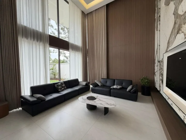 5 Bedroom Villa For Sale in Lavington