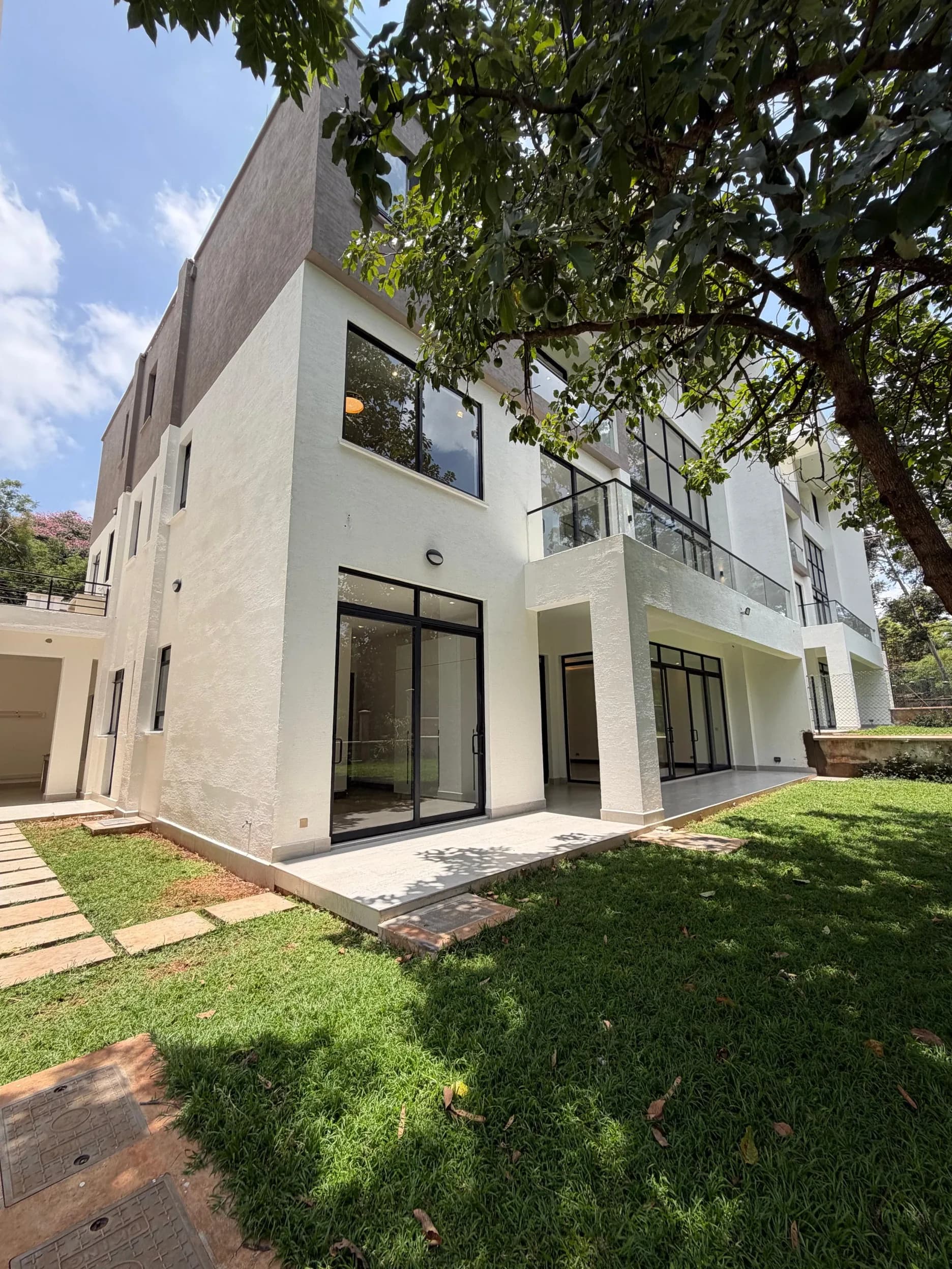 6 Bedroom Townhouse for Sale in Peponi Road