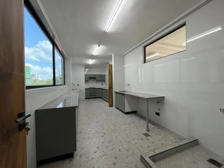 4 Bedroom Apartment For Sale in Peponi Road